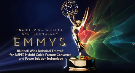 Grafica Emmy con trofeo dorato, fasci di luce colorati e testo sulle tecnologie di ingegneria e scienza televisiva